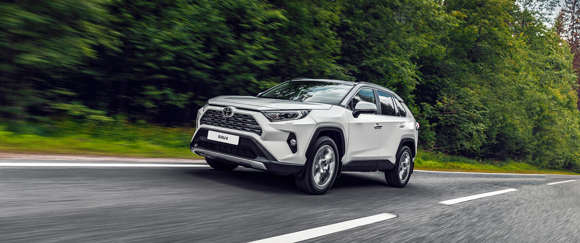 3 новых автомобиля Toyota RAV4